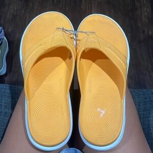 Sperry sandals yellow sz 11